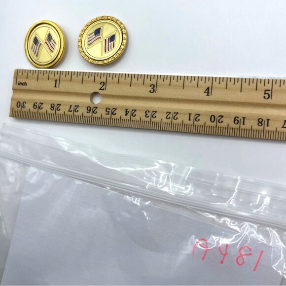 Vintage Gold-Tone American Flag Lapel Pins Set Of 2 A81 - Picture 6 of 6